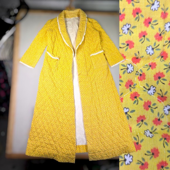 Unbranded Other - VTG Floral Robe Women's Quilted House Coat TALL Handmade Yellow Lace Pockets USA